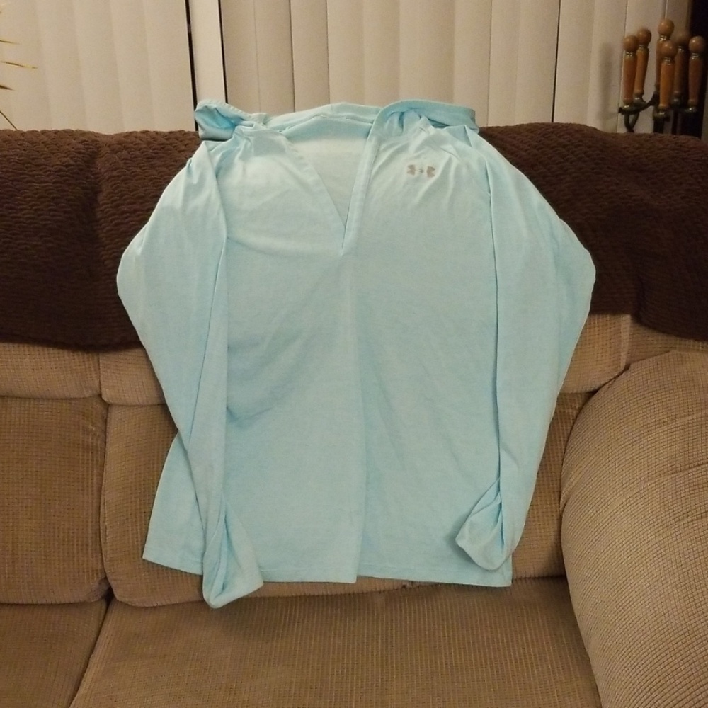 Under Armour - Hoodie TShirt -size Large